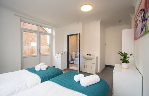 Bray on Thames House | Deluxe Triple room of 3 with view
