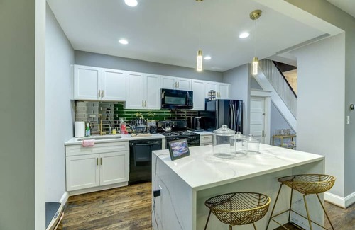 Fairlawn House | Emerald Escape Hilltop Home