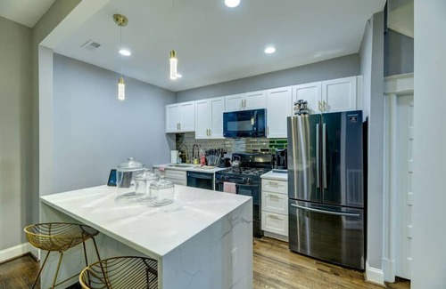 Fairlawn House | Emerald Escape Hilltop Home