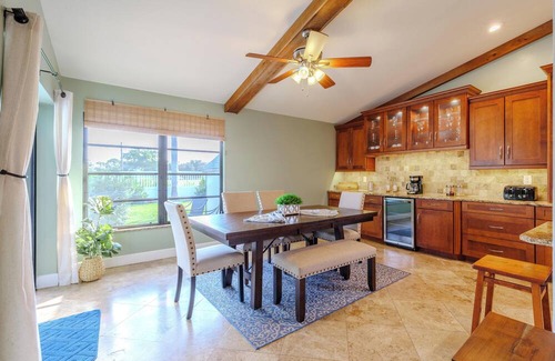 Lochmoor Waterway Estates House | Cozy & Boutique! Heated Pool, Games and more! Perfect Family Friendly Escape!