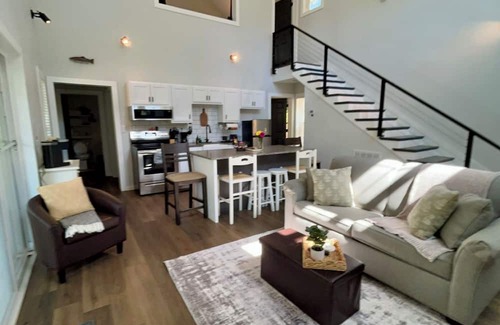 Damascus Cabin | NEW! Forty Winks 6 guest Modern Cabin in Damascus, VA!