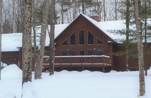 Jay House | Spacious 4-bedroom home only 4 miles from skiing, golf, water park and more!