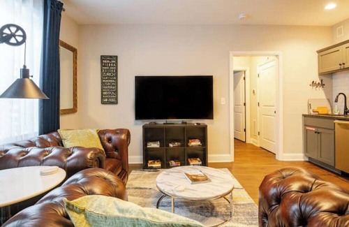 Olde Towne East Apartment | Cozy 1 Bedroom Apartment Located in Historic Olde Towne East