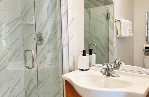 Northeast Anaheim House | Tranquil Tri-Level Gated Townhome #3