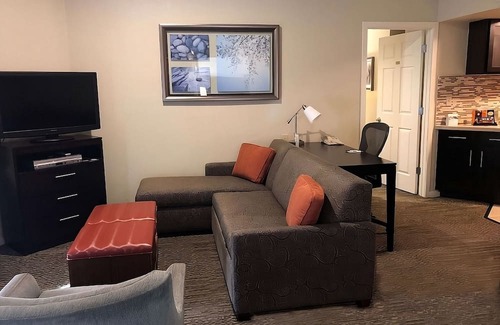 Sunnyvale House | 4 Charming Suites w/Pet-Friendly Rooms, BBQ Area & Fresh Breakfast