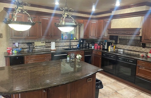 South Oklahoma City House | Spacious private 4-bedroom house with pool, sauna, WiFi and fitness room