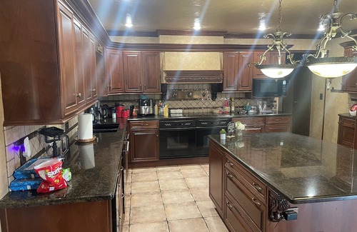 South Oklahoma City House | Spacious private 4-bedroom house with pool, sauna, WiFi and fitness room