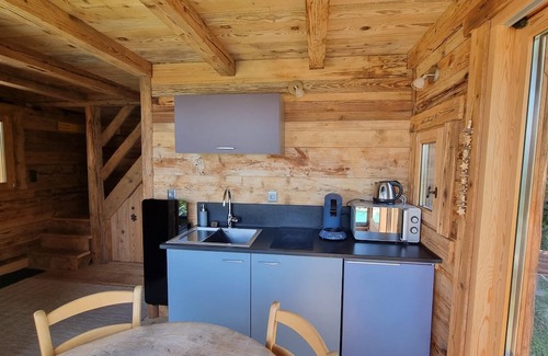 Saint-Martin-d'Uriage Ski Chalet | Un Petit Chalet Dans les Montagnes : Lieu Insolite Pour les Amoureux de Nature