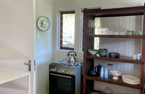 Knysna Cabin | Peaceful Nature Lover's cabin with WiFi and a retro caravan