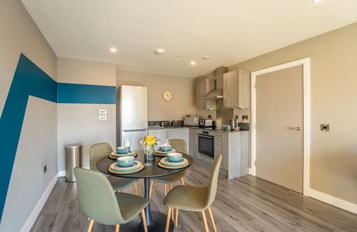 The Docks Apartment | Amazing Apartment*Next to M&S Arena