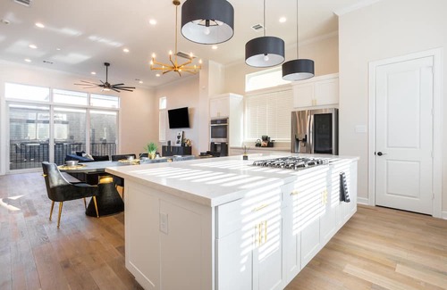 Shady Acres House | Retro Fun Haven Game Room & Movie Magic! 3 Bedroom Home