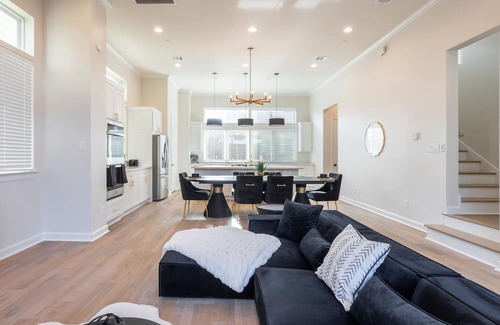 Shady Acres House | Retro Fun Haven Game Room & Movie Magic! 3 Bedroom Home