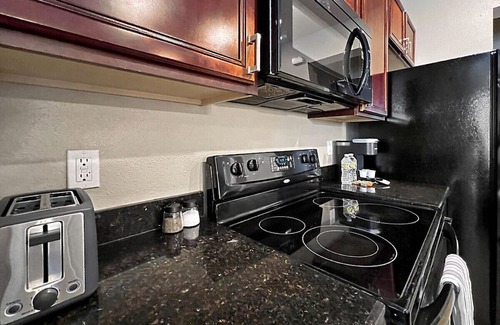 Citrus Park House | Spacious 3 BR Townhouse, Private 2-Car Garage