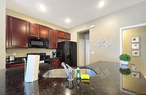 Citrus Park House | Spacious 3 BR Townhouse, Private 2-Car Garage