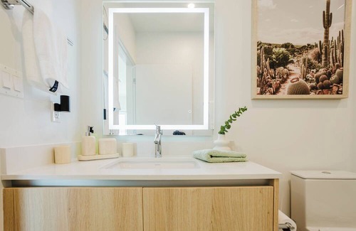 Old Towne Apartment | Luxury 1 bdr apt w pool and jacuzzi near the Beach