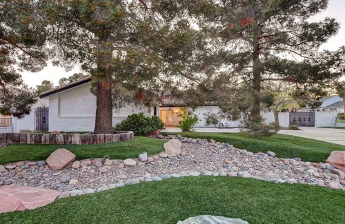 Spring Valley Villa | Private Pickleball Court 2-bedroom villa in enjoyable Las Vegas with WiFi, AC,