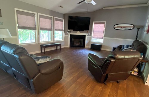 Townville House | Relaxing water front home on Lake Hartwell, S.C. Beautiful sunsets. Pet friendly