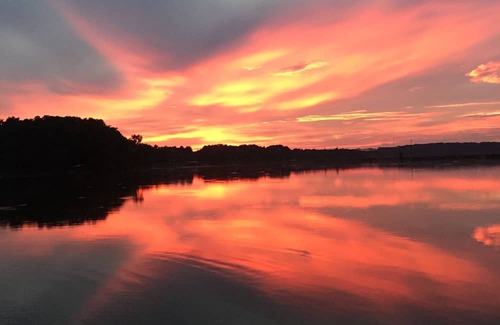 Townville House | Relaxing water front home on Lake Hartwell, S.C. Beautiful sunsets. Pet friendly