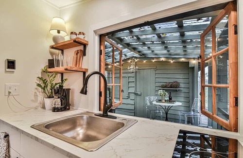 Hendersonville Cottage | Cozy mountain cottage with screen porch & dog-friendly fenced yard