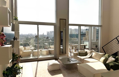West End Condo | Penthouse on West 6th St