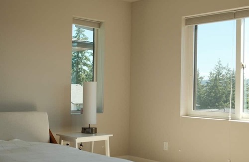 Rock Creek House | Clean and Bright New Build w/ Mountain Views