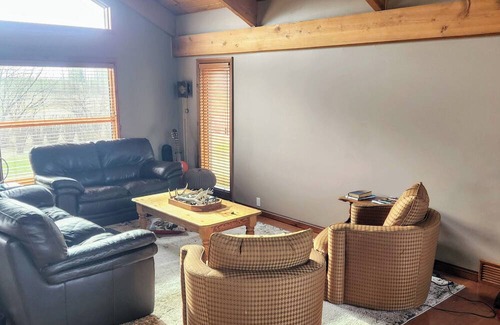 Okotoks House | Beautiful Acreage to Relax and Unwind