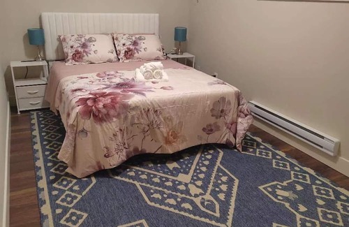 White Rock House | Charming 2-bedroom house in brilliant White Rock with AC, WiFi