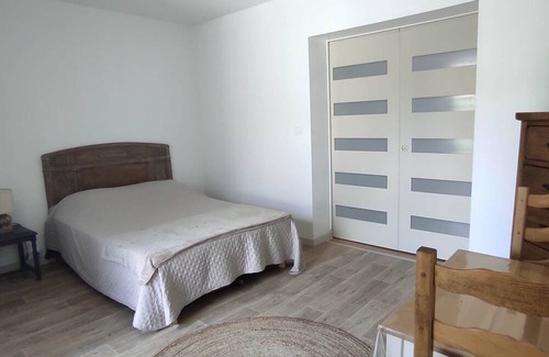 Nogent-l'Artaud Bed & Breakfast | Bedroom with separate entrance, private bathroom and terrace