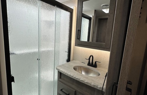 Cascade House | Luxury RV! Panoramic views of Cascade - Perfect for a Relaxing Getaway!