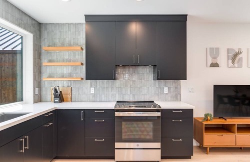 Southeast Magnolia House | Newly Crafted Magnolia ADU with 3BD & Spectacular Puget Sound Views - Available for 30+ Night Stays