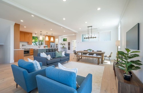 Magnolia House | 6-Bedroom Magnolia Luxury Home with Stunning Puget Sound Views, Chef’s Kitchen