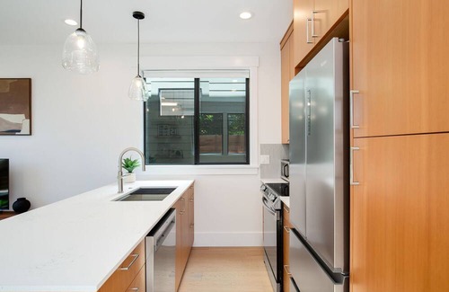 Southeast Magnolia House | Newly Built Magnolia DADU with Spectacular Puget Sound Views - Available for 30+ Night Stays