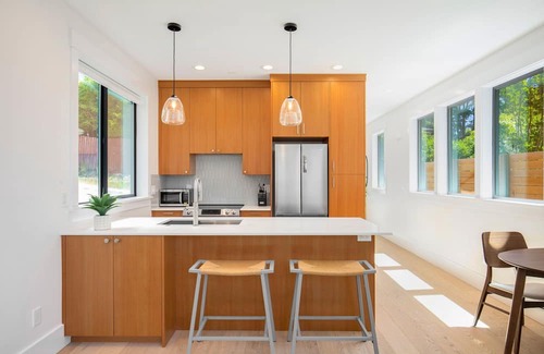Southeast Magnolia House | Newly Built Magnolia DADU with Spectacular Puget Sound Views - Available for 30+ Night Stays