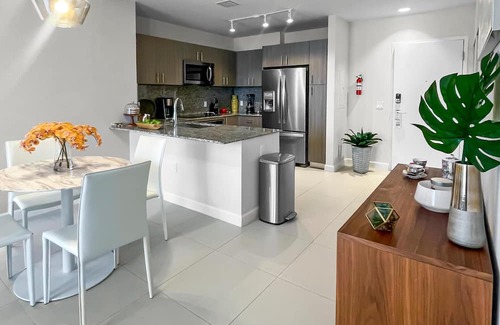 Doral Condo | Your Doral Oasis: Spacious Comfort