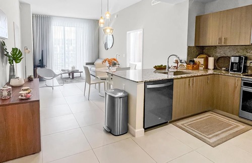 Doral Condo | Your Doral Oasis: Spacious Comfort
