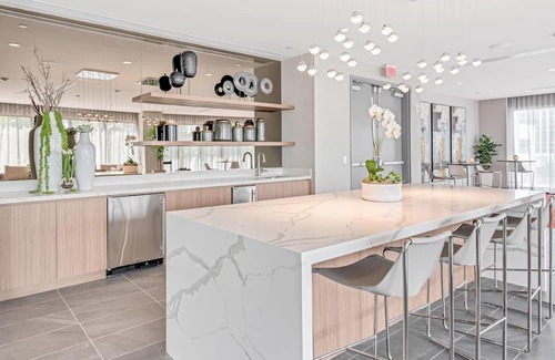 Doral Condo | Your Doral Oasis: Spacious Comfort