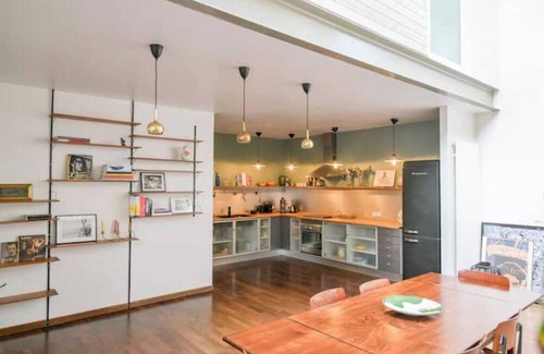 Les Puces de Saint-Ouen Apartment | Magnificent loft steps from flea market and Paris