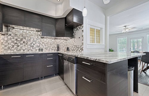 Uptown Apartment | Private Rooftop! Trolley! 1BD 1BA! New!