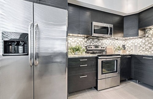Uptown Apartment | Private Rooftop! Trolley! 1BD 1BA! New!
