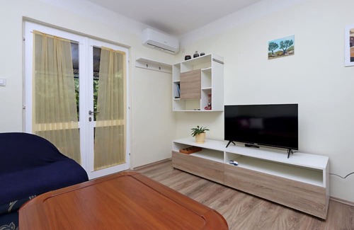 Porozina Apartment | One bedroom apartment with terrace Porozina, Cres (A-23050-a)