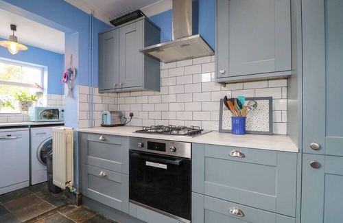 Angmering Cottage | 6 THE COTTRELLS, pet friendly, with open fire in Angmering