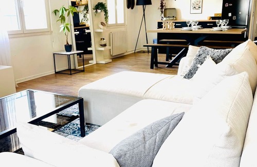 Le Marais Apartment | Vrbo Property