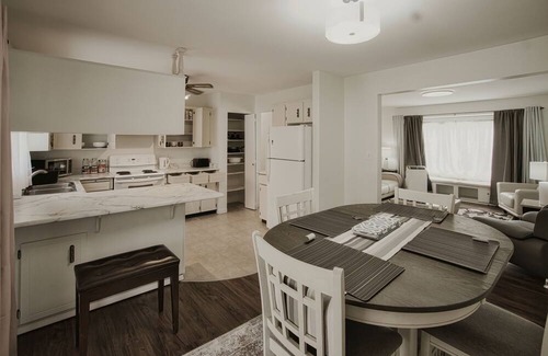 Hope House | Cheerful 2 Bedroom with on-premises parking