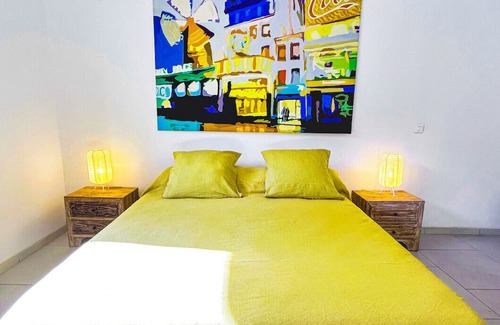 Vaiare Apartment | Shared Pool - AC - King Bed - Cozy Apartment