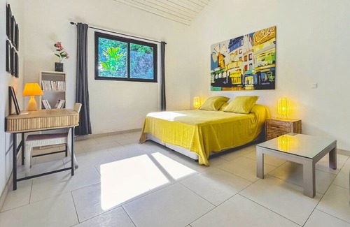 Vaiare Apartment | Shared Pool - AC - King Bed - Cozy Apartment