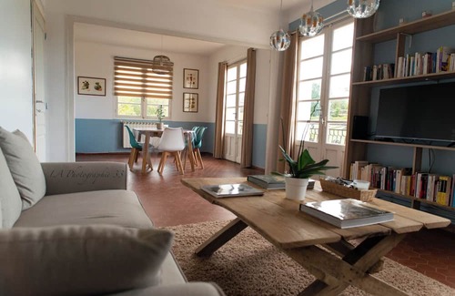 Domezain-Berraute Apartment | Grand Appartement de Standing, au 1er Étage D'une Maison Basque Avec Piscine