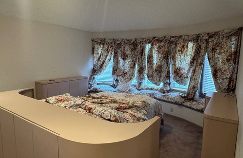 Margate City House | 5 Bed, 3.5 Bath, Bayfront, POOL, boat slip 2 car garage, Pet friendly, sleeps 10