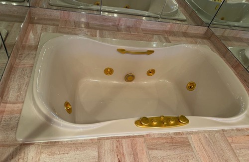 Margate City House | 5 Bed, 3.5 Bath, Bayfront, POOL, boat slip 2 car garage, Pet friendly, sleeps 10