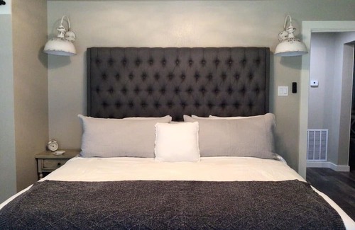 Pittsburg Other | Peaceful, quiet, private and make you feel good "farmhouse".