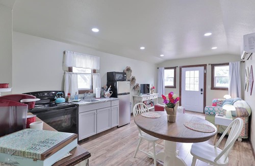 Buffalo Gap Cabin | Secluded cabin, "The Lady" on Christmas tree farm, near Perini Ranch Steakhouse!